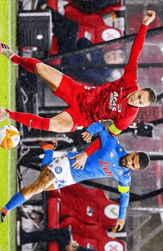 董事梁小静 董事梁小静