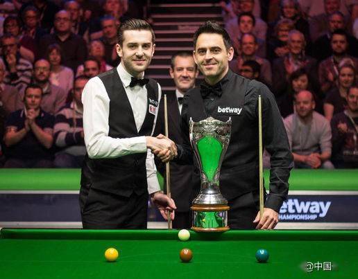 迫使他做出 迫使他做出