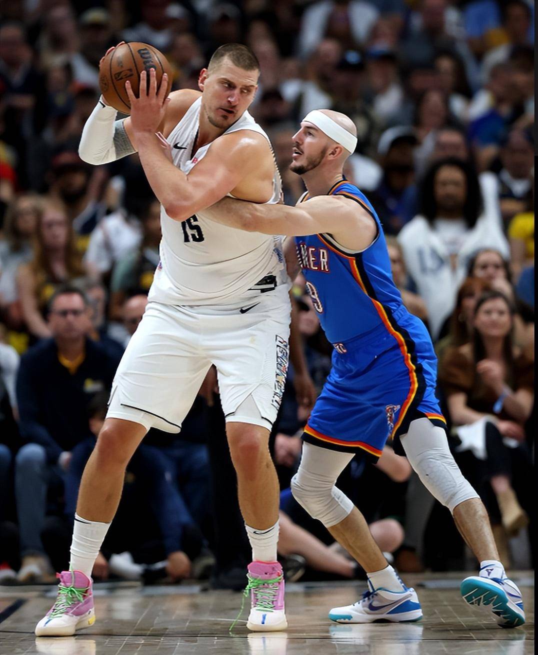 备受瞩目 备受瞩目